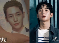 Jung Hae In gây sốt MXH vì lộ ảnh hộ chiếu, nhan sắc thật còn xứng danh nam thần?