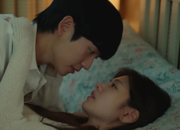 Love Next Door tập 12: Jung Hae In và Jung So Min có cảnh giường chiếu, netizen hú hét đòi cưới gấp