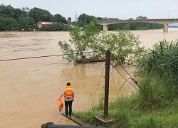 Người đàn ông ở Thanh Hóa bị nước lũ cuốn trôi 2km, sống sót kỳ diệu