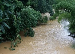 Điện Biên: Thăm hỏi, động viên gia đình cháu bé bị đuối nước t.ử von.g