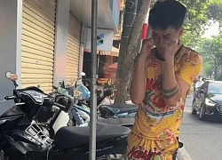 Thanh niên phụ vợ bán xôi "hữu duyên" viral khắp cõi mạng: Outfit đi làm đa dạng nhưng bộ nào cũng ám ảnh