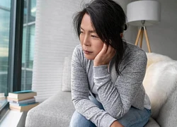 Bồn cầu ở nhà bị tắc, tôi gọi thợ đến sửa rồi rụng rời phát hiện bí mật sốc ngất của người chồng hiền lành