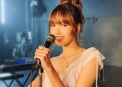Lisa "thắm" quá hóa không quen
