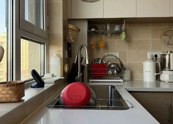 Cô gái 29 tuổi ở Hà Nội chia sẻ: Tôi "choáng váng" trước các cách dọn nhà cực đỉnh của mẹ!
