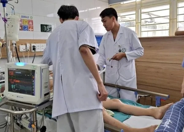 Người phụ nữ hôn mê sâu tiên lượng xấu, vì uống thuốc bột chữa bệnh dạ dày
