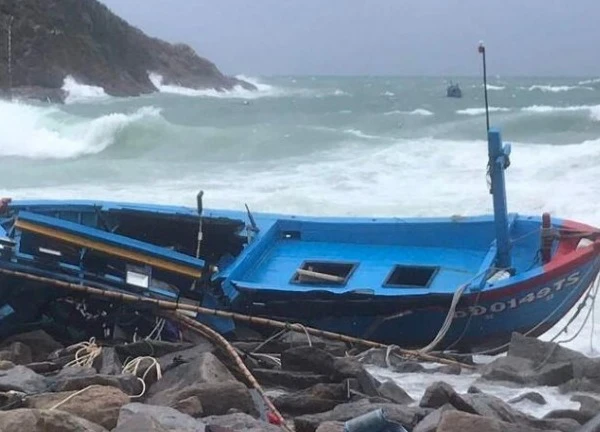 Sóng dữ bất thường quần thảo Peru đến tận những ngày đầu năm mới