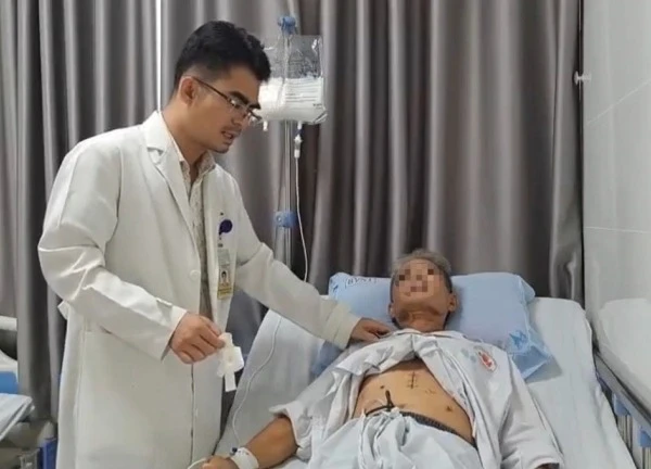 Từ cơn nuốt nghẹn, người đàn ông bàng hoàng phát hiện mắc cả 2 bệnh ung thư