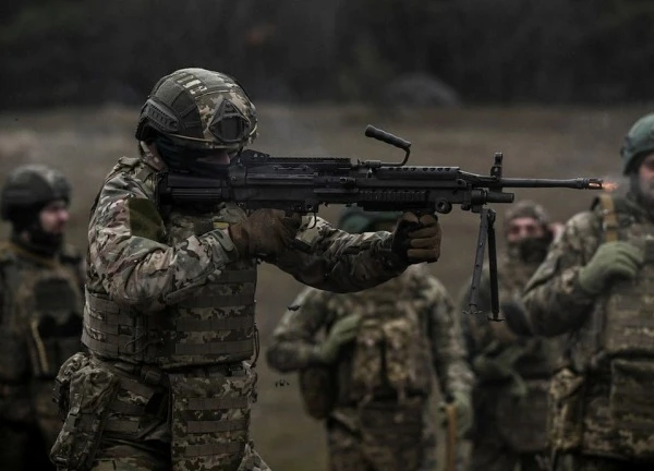 Pháo đài Donbass nguy cơ thất thủ, Ukraine "thay tướng giữa dòng"