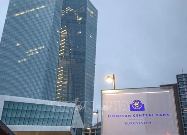 ECB hạ lãi suất giữa bối cảnh kinh tế Eurozone trì trệ