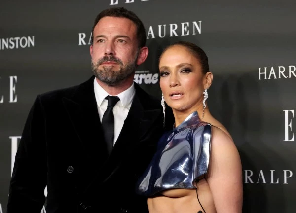 Jennifer Lopez và Ben Affleck thân thiết trở lại sau vụ cháy ở Los Angeles