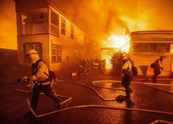 Khu nhà giàu California hoang tàn sau thảm họa cháy rừng