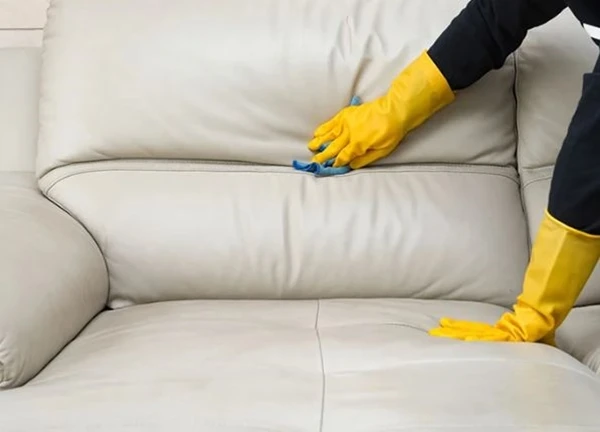 Ghê sofa bẩn, mốc đừng dùng khăn ướt lau: Dùng thứ này mới sạch bong, không bị hỏng