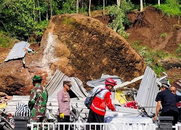 Lở đất tại Indonesia làm 4 người tử vong, 5 người bị thương