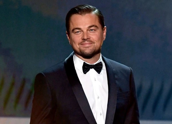 Leonardo DiCaprio bị mỉa mai vì thoát khỏi thảm họa cháy rừng bằng phi cơ