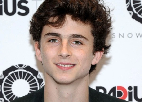 Lý do Timothée Chalamet bị phạt khi lái xe đạp điện dự ra mắt phim