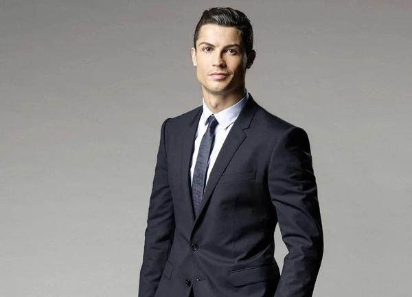 Bức ảnh xấu hổ mà Ronaldo "không bao giờ muốn nhìn lại"