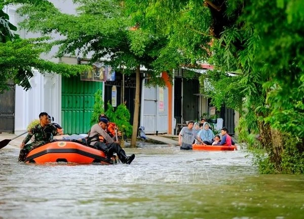 Lũ lụt ở Indonesia nhấn chìm hàng nghìn ngôi nhà