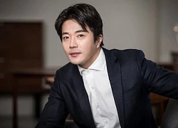 Kwon Sang Woo phải cắt bỏ miếng gan to bằng lòng bàn tay, nằm cô độc trong bệnh viện không vợ con bên cạnh