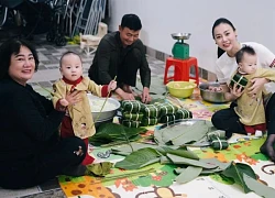 Cặp song sinh nhà Phương Oanh lần đầu "giúp" mẹ gói bánh chưng, biểu cảm vừa yêu vừa hài