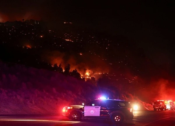 Thêm nhiều đám cháy rừng mới giữa lúc gió mạnh tại California