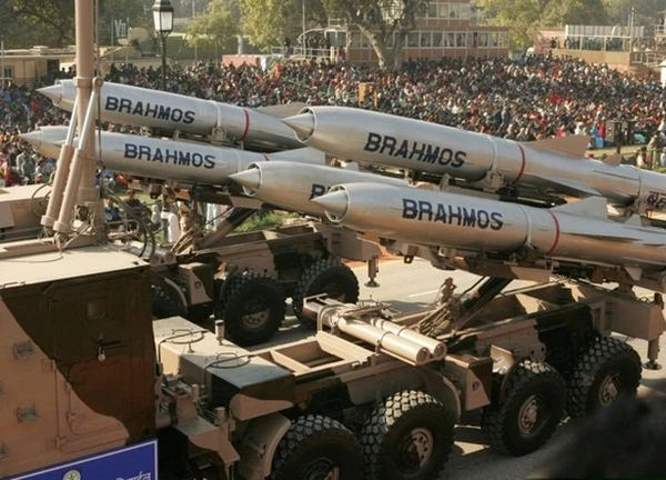 Rộ tin Ấn Độ sắp bán gói tên lửa BrahMos 450 triệu USD cho Indonesia