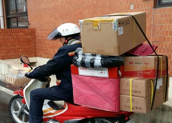 Câu chuyện gây bão dịp Tết Nguyên đán: Tin nhắn lúc 2h sáng của shipper khiến dân mạng xúc động