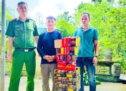 Bắt đối tượng vận chuyển 38kg pháo hoa nổ do nước ngoài sản xuất