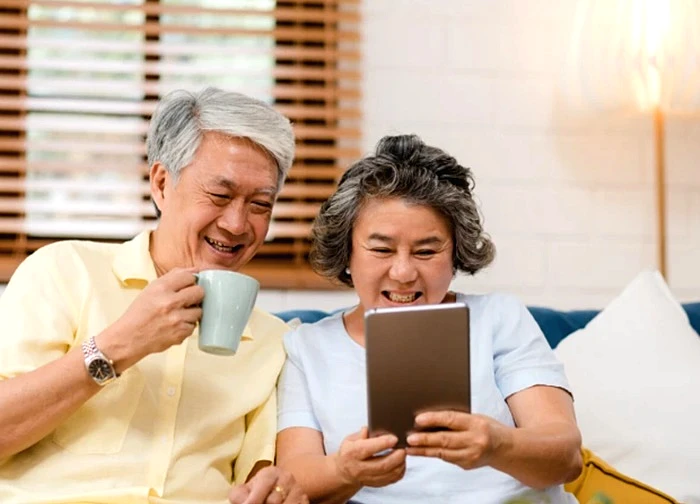 Biếu nội ngoại mỗi bên 5 triệu/tháng rồi lúc cần thì đi vay lại: Bài toán tiết kiệm "đánh đố" người khác