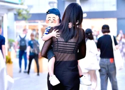 Bức ảnh trước cổng trường khiến nhiều người khóc thét: Những bà mẹ "tỉnh" lại đi, các chị đang "hại" con đấy!