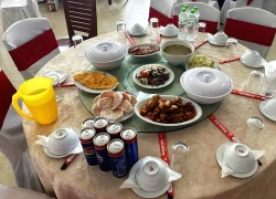 Chủ nhà hàng nấu 14 mâm cơm cảm ơn lực lượng khắc phục hậu quả bão số 10
