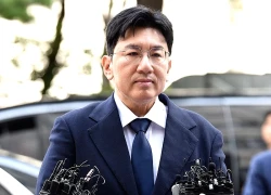 Chủ tịch HYBE Bang Si Hyuk bị cấm xuất cảnh