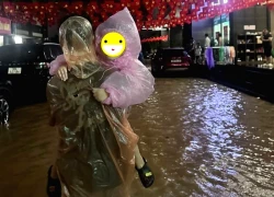 Hà Nội combo mưa + lụt: Nhân viên ăn mì tôm, xác định ngủ ở công ty, phụ huynh loay hoay 5 tiếng vẫn chưa đón được con
