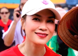 Mỹ Tâm góp 500 triệu đồng, Ngọc Trinh chuyển 300 triệu đồng tới người dân vùng lũ
