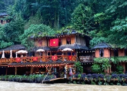 Cảnh mắc kẹt của nhiều du khách tại Sa Pa, Tà Xùa trong mưa lũ