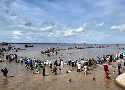 Sôi động hội thao mùa nước nổi ở xã Phú Hữu, An Giang