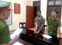 Tạm giữ đối tượng dùng thắt lưng đánh, bắt tài xế xe buýt quỳ giữa đường