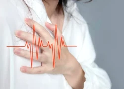 Năm triệu chứng có thể xuất hiện 1 tháng trước cơn đau tim