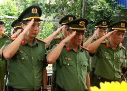 Tổ trưởng tổ bảo vệ tử vong khi cứu 3 cháu bé bị lũ cuốn trôi