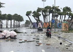 Vì sao bão Bualoi quần thảo suốt hơn 12 tiếng kèm lốc xoáy kinh hoàng?