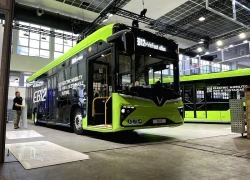 Xe chở khách mới của VinFast lộ diện tại châu Âu