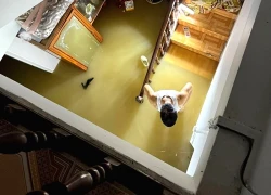 Xót xa những lời cầu cứu trong trận lũ lịch sử: "Nước đang dâng, nhà có 4 trẻ em, không còn đồ ăn…"