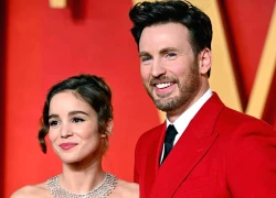 "Captain America" Chris Evans chào đón con đầu lòng ở tuổi 44