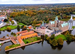 Frederiksborg: Khám phá lâu đài Phục hưng trên mặt hồ Đan Mạch