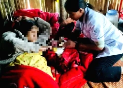 Hai nữ y tá vượt lũ giúp sản phụ vượt cạn thành công