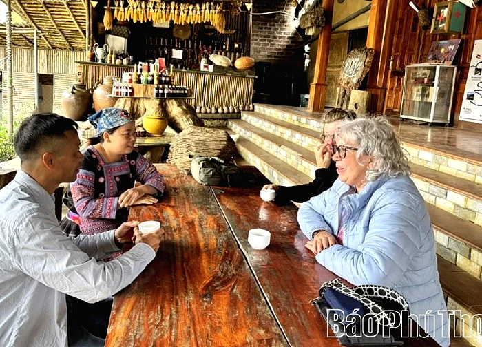 Khi người Mông giữ rừng làm du lịch