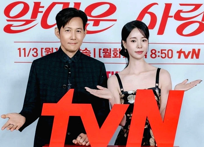 Lee Jung Jae tiết lộ bị Lim Ji Yeon 'bắt nạt' trên phim trường