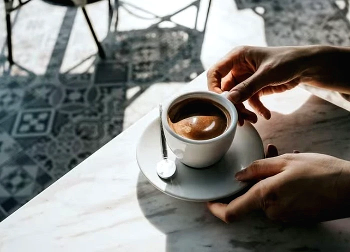Nhóm người cần thận trọng khi uống cà phê