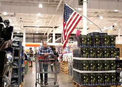 Niềm tin tiêu dùng tại Mỹ giảm xuống mức kỷ lục trong 6 tháng