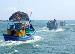 Tàu có 10 ngư dân đang đánh bắt trên biển, một người đột nhiên "biến mất"