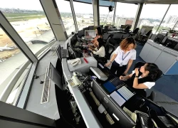 Tình trạng thiếu kiểm soát viên không lưu tiếp tục gây gián đoạn hàng nghìn chuyến bay